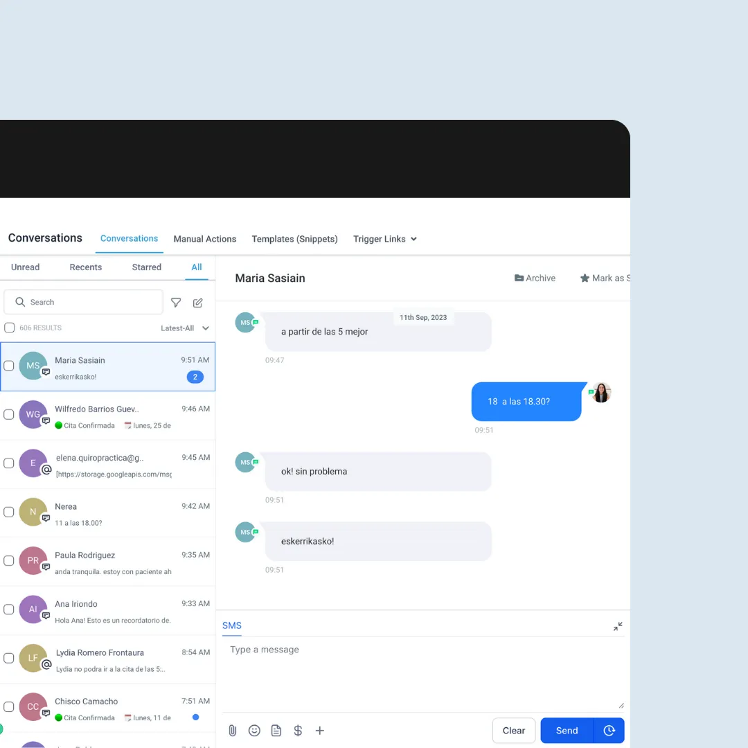 Interfaz de chat mostrando conversación entre María Sasiain y otro usuario sobre una cita