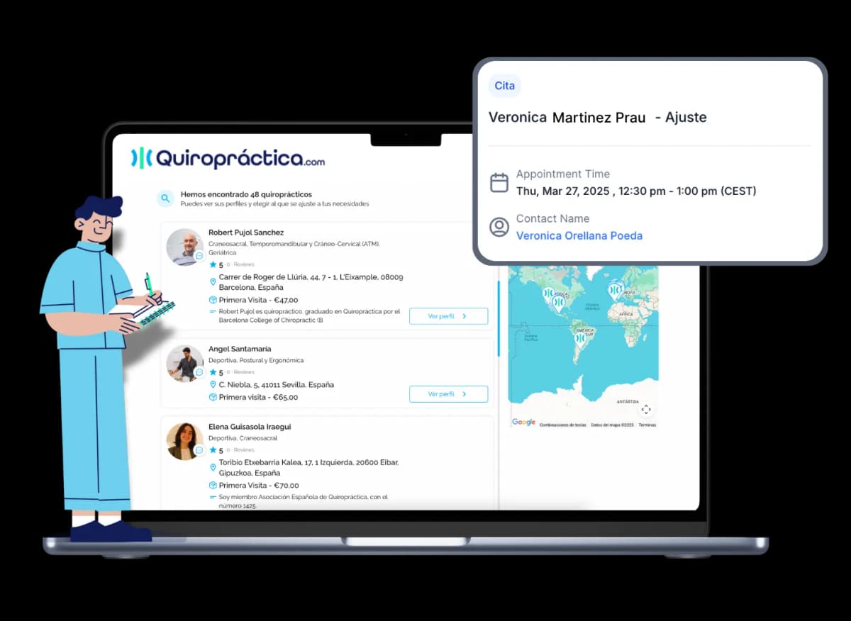 Quiropráctico tomando notas frente a portátil
